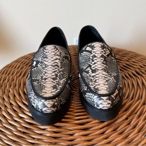 NWT Donald/Pliner Loafers Size 6.5